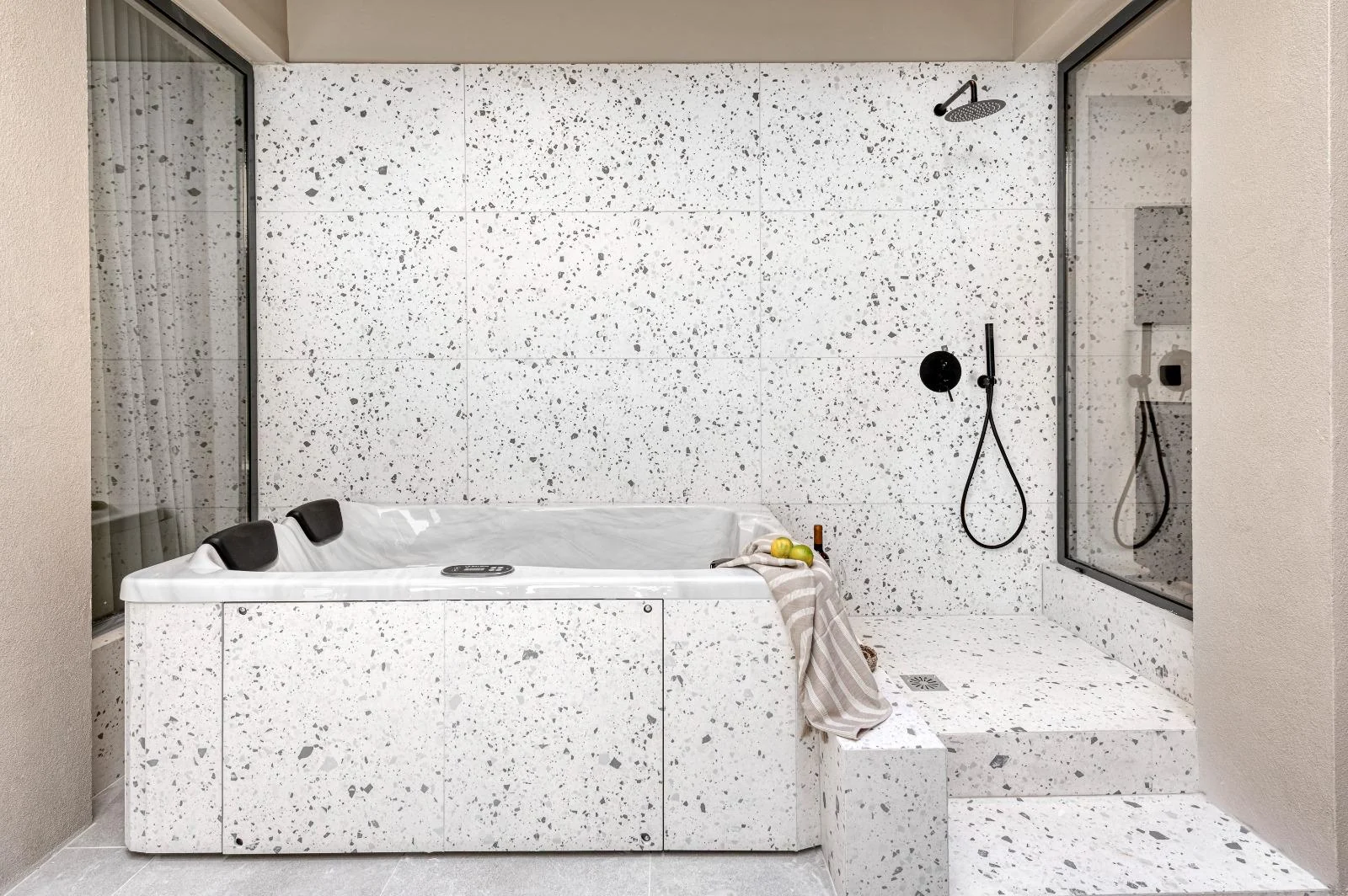 One-Bedroom Apartment with Spa Bath