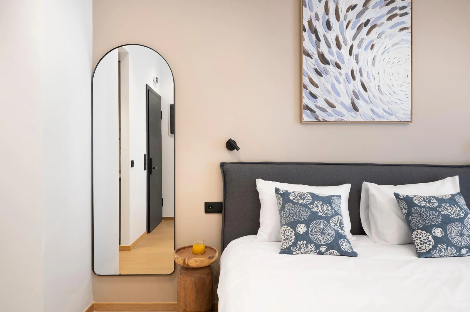 Deluxe Queen Studio bedroom with blue patterned cushions at Dock 38